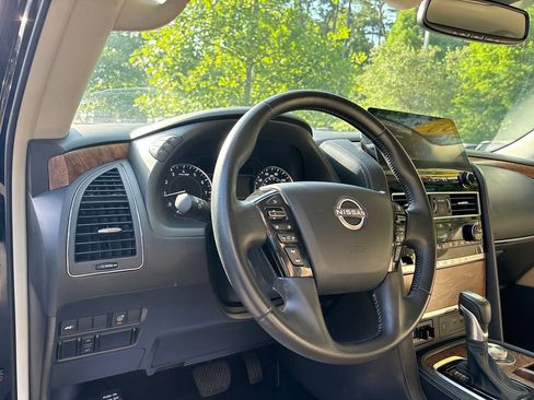 Used 2022 Nissan Armada SL w/ Captain's Chairs Package AWD/4WD image 8