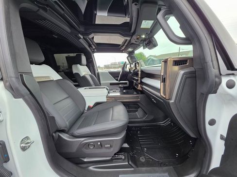 Used 2025 GMC Hummer EV 2X image 10