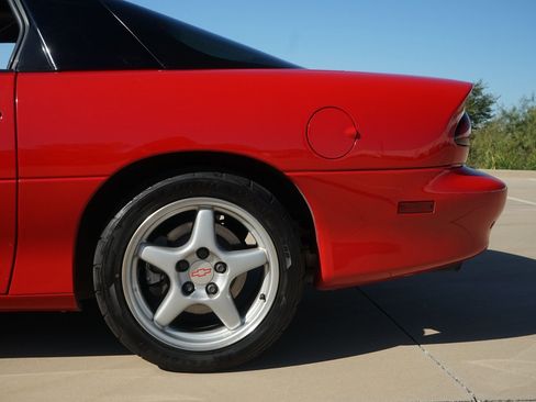 Used 1999 Chevrolet Camaro Z28 w/ Performance Pkg image 37