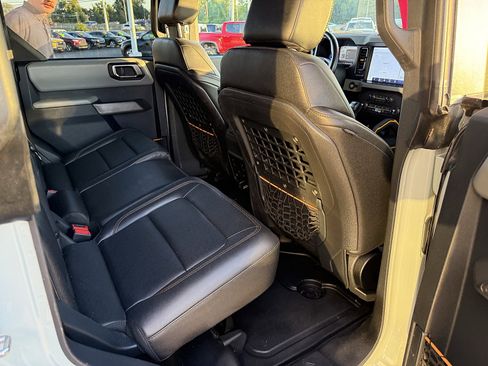 Used 2021 Ford Bronco Badlands image 11