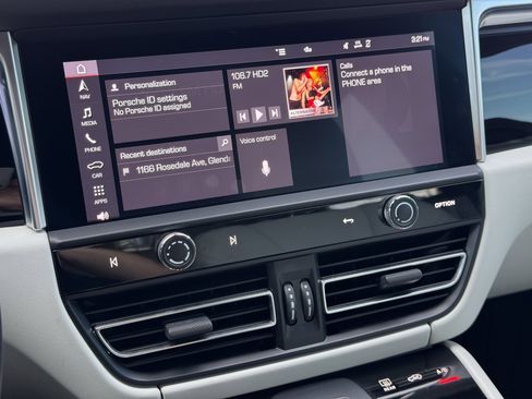 Certified 2023 Porsche Macan Turbo image 19