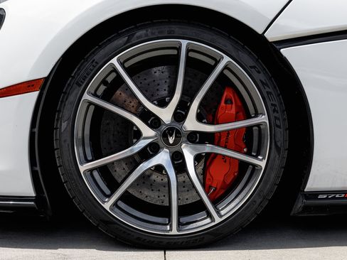 Used 2019 McLaren 570S Spider image 17