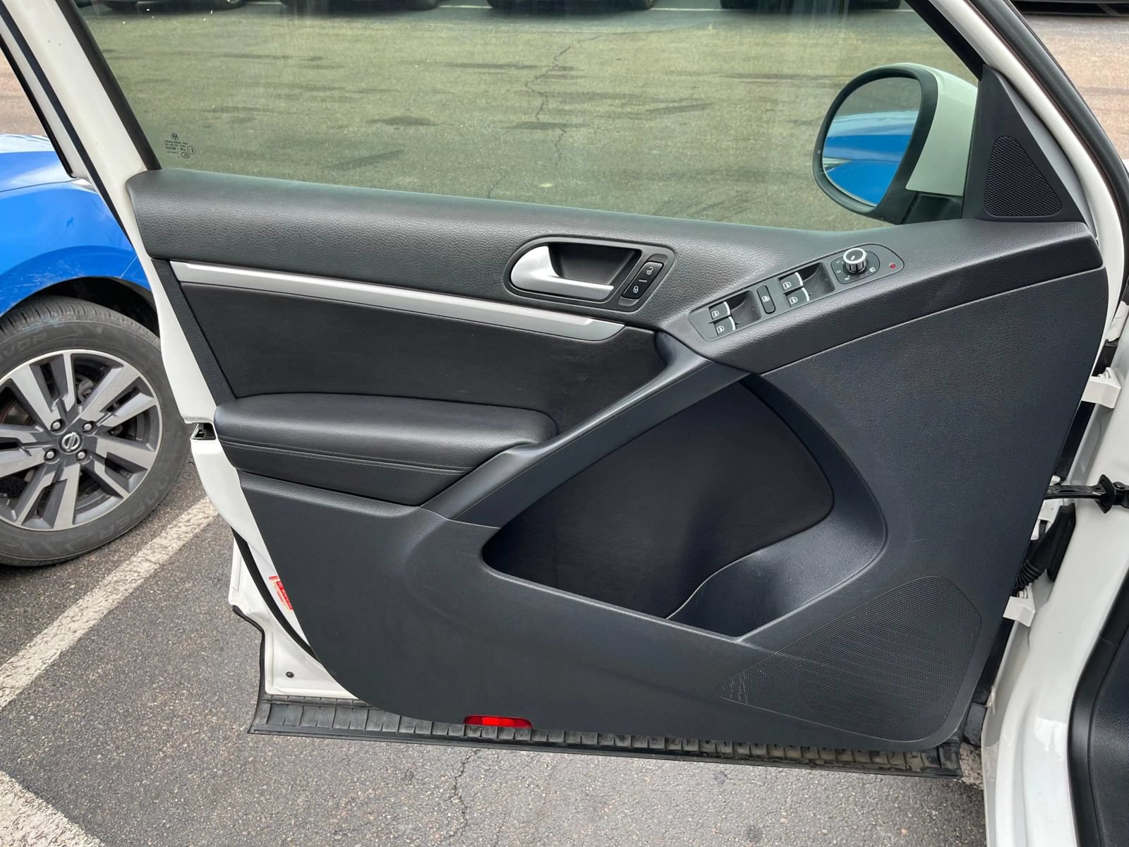 Used 2013 Volkswagen Tiguan SEL FWD image 38