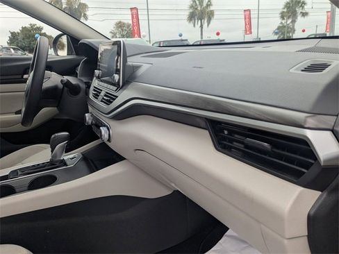 Used 2025 Nissan Altima 2.5 SV image 33