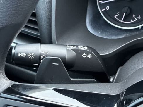 Used 2023 Nissan Rogue SV FWD image 27