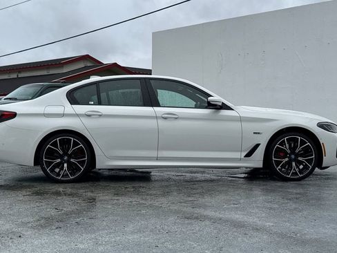 Used 2023 BMW 530e xDrive w/ Premium Package image 2