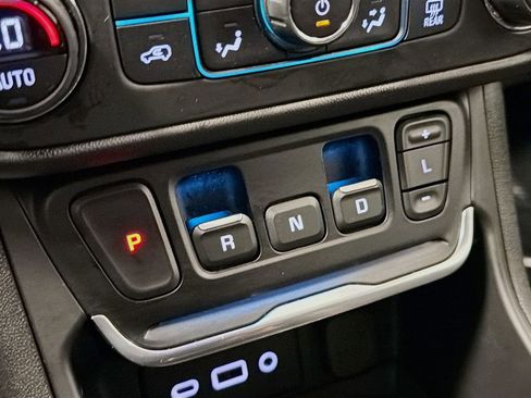 Used 2021 GMC Terrain SLE w/ Driver Convenience Package FWD image 19