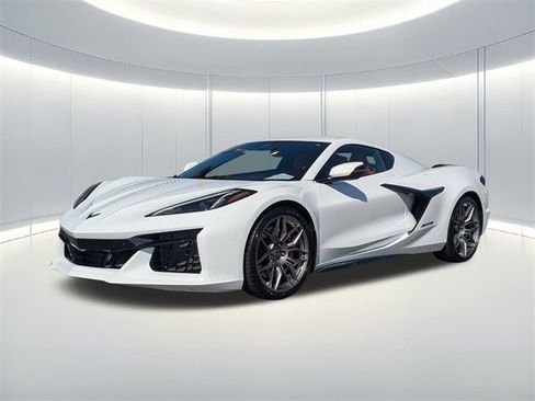 Used 2025 Chevrolet Corvette Z06 image 1