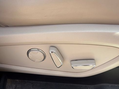 Used 2019 Lincoln MKC Reserve w/ MKC Climate Package FWD image 16