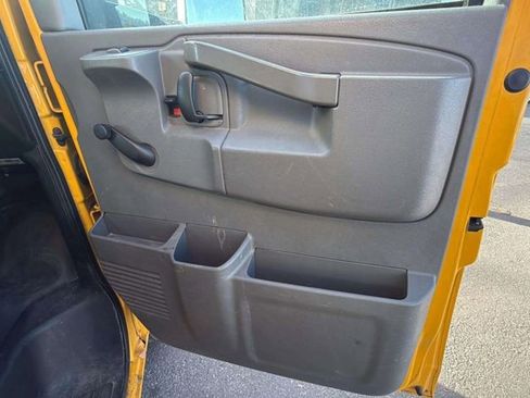 Used 2018 GMC Savana 3500 Extended w/ Driver Convenience Package image 15