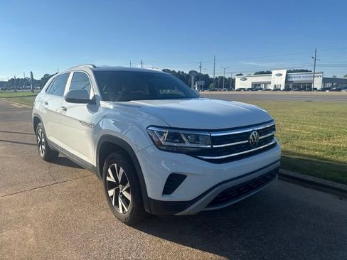 Used 2020 Volkswagen Atlas Cross Sport SE FWD image 12