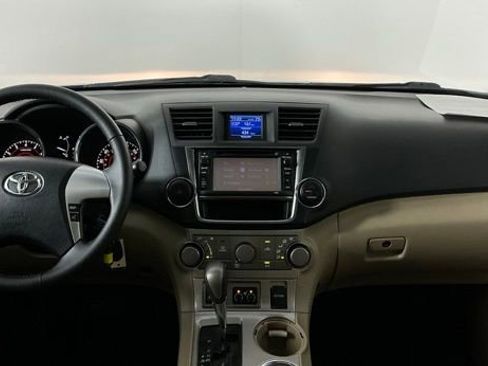 Used 2013 Toyota Highlander SE FWD image 23