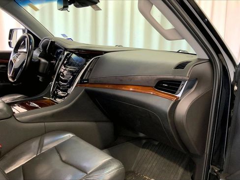 Used 2019 Cadillac Escalade Premium Luxury RWD image 28