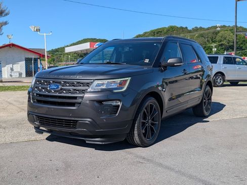 Used 2019 Ford Explorer XLT w/ Equipment Group 202A FWD image 2
