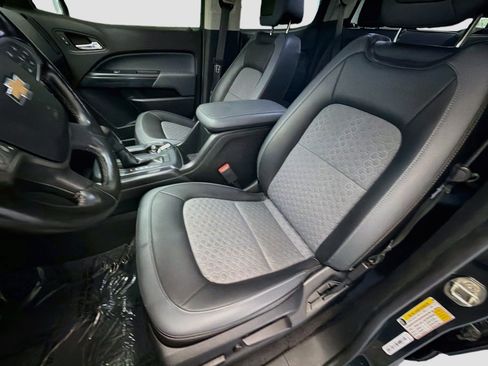 Used 2019 Chevrolet Colorado Z71 AWD/4WD image 11