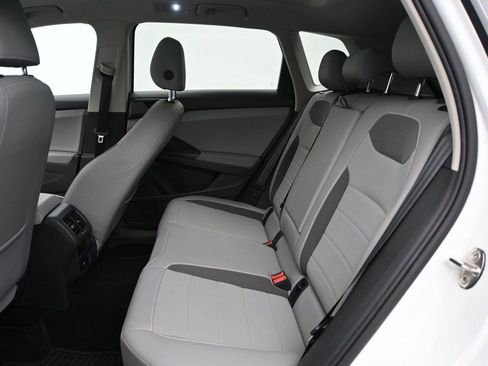 Certified 2022 Volkswagen Taos SE w/ Panoramic Sunroof Package FWD image 8