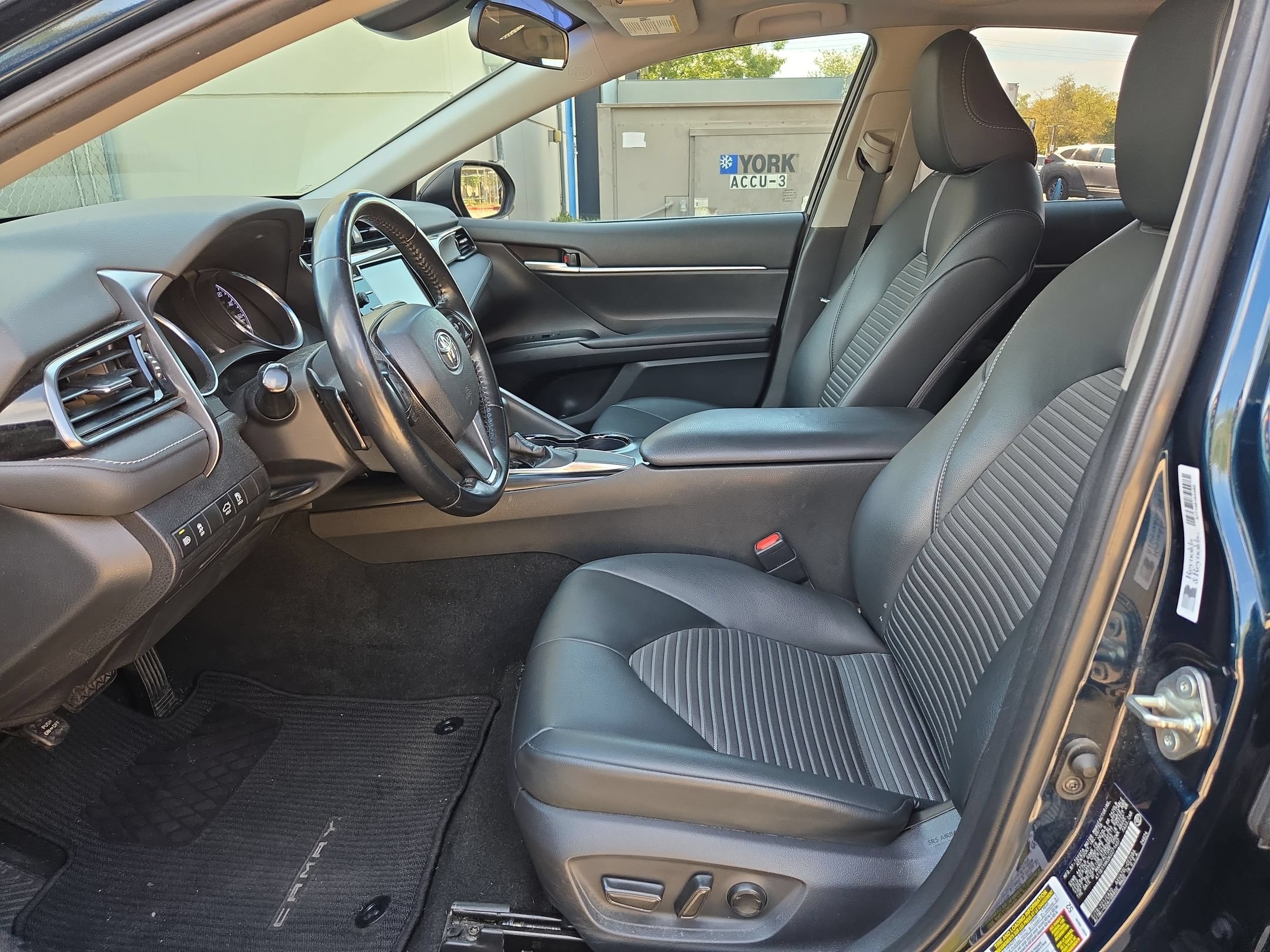 Used 2019 Toyota Camry SE FWD image 9