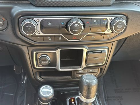 Used 2023 Jeep Gladiator Sport w/ Off Road Group image 19