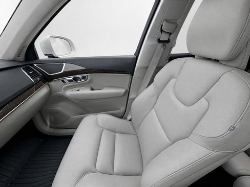 Used 2019 Volvo XC90 T6 Momentum w/ Advanced Package AWD/4WD image 14