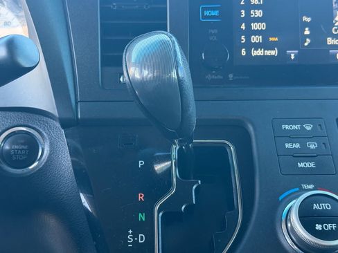 Used 2015 Toyota Sienna SE Premium FWD image 27