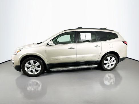 Used 2017 Chevrolet Traverse LT w/ Style and Technology Package FWD image 4