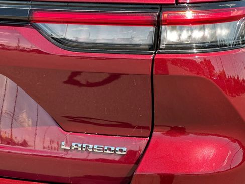 Certified 2023 Jeep Grand Cherokee Laredo w/ Luxury Tech Group I AWD/4WD image 31