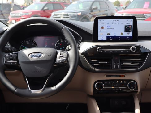 Used 2022 Ford Escape SEL image 14