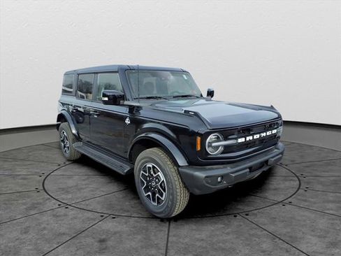 New 2025 Ford Bronco Outer Banks image 2