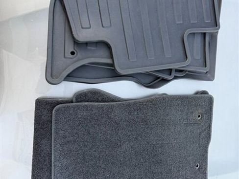 Used 2020 Land Rover Discovery HSE image 34