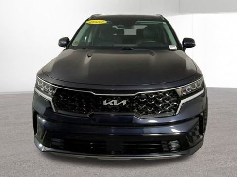 Used 2023 Kia Sorento EX image 3
