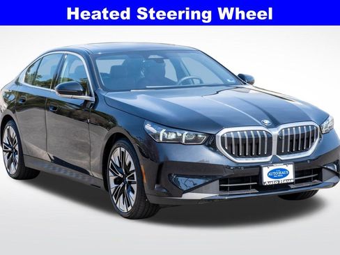 Used 2025 BMW 530i xDrive w/ Premium Package image 9