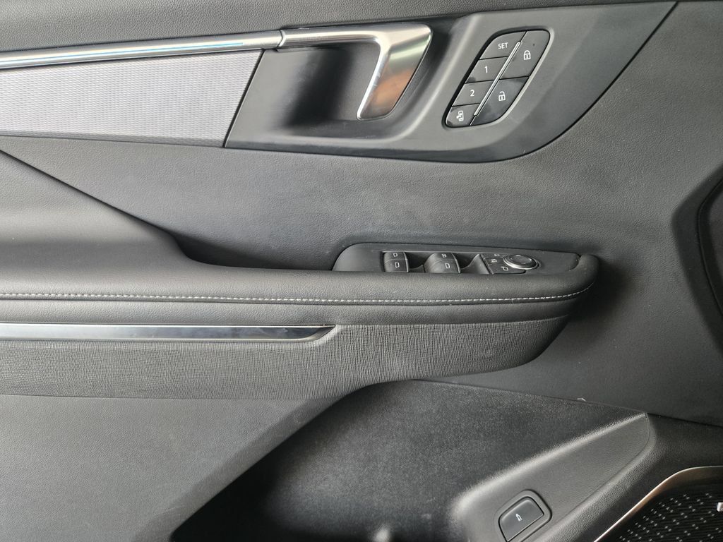 Used 2025 Buick Enclave Sport Touring w/ Power Package FWD image 24