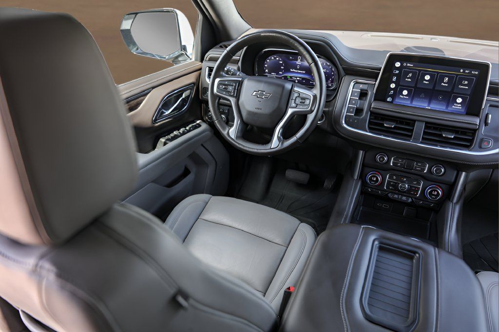 Used 2022 Chevrolet Suburban Z71 w/ Luxury Package AWD/4WD image 29
