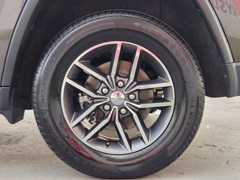 Used 2018 Jeep Grand Cherokee Limited AWD/4WD image 28
