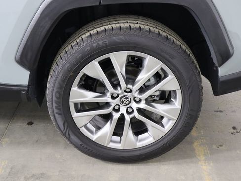 Used 2021 Toyota RAV4 XLE Premium image 41