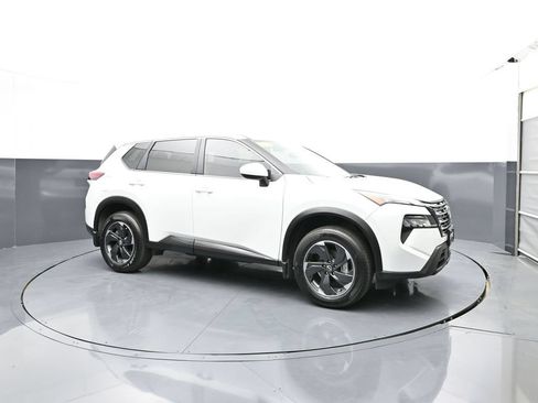 Certified 2026 Nissan Rogue SV AWD/4WD image 7