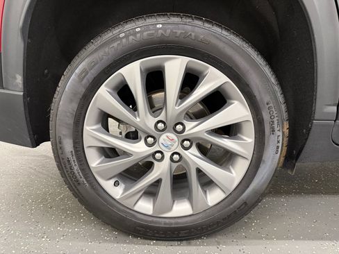Used 2025 Buick Enclave Preferred AWD/4WD image 20