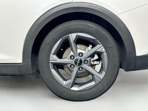 Used 2025 Kia K4 FWD image 11