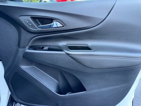 Used 2022 Chevrolet Equinox Premier FWD image 32