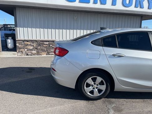 Used 2018 Chevrolet Cruze LS image 12