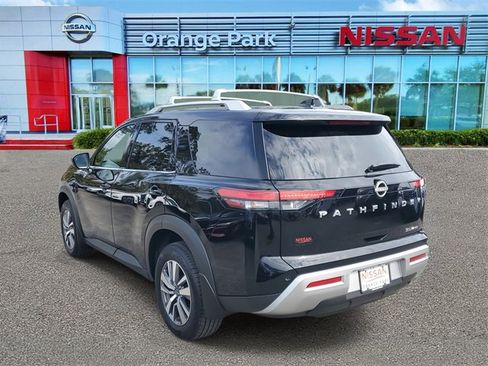 Used 2024 Nissan Pathfinder SL image 3
