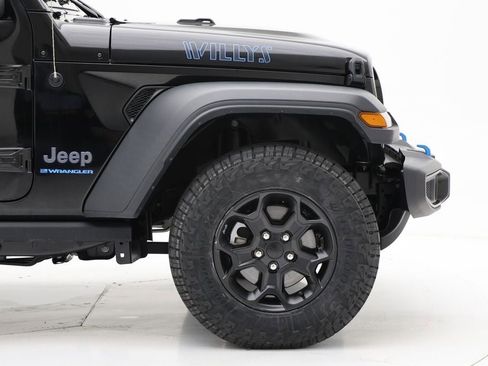 Used 2023 Jeep Wrangler Unlimited w/ Cold Weather Group image 3