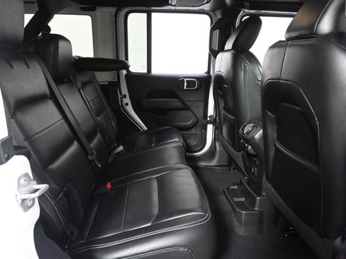Used 2019 Jeep Wrangler Unlimited Sahara AWD/4WD image 18