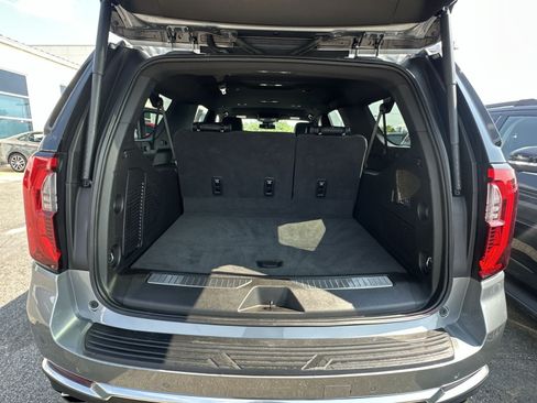 Used 2025 GMC Yukon XL Denali AWD/4WD image 34