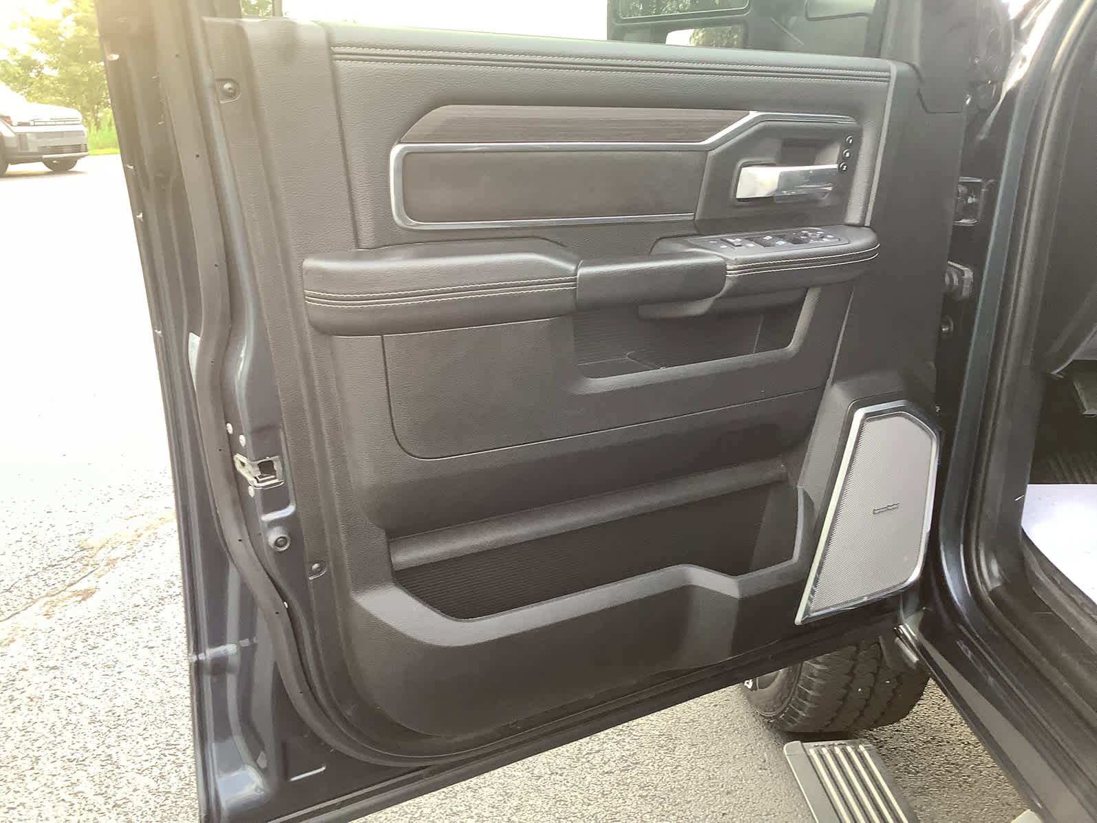 Used 2025 RAM 2500 Laramie AWD/4WD image 13