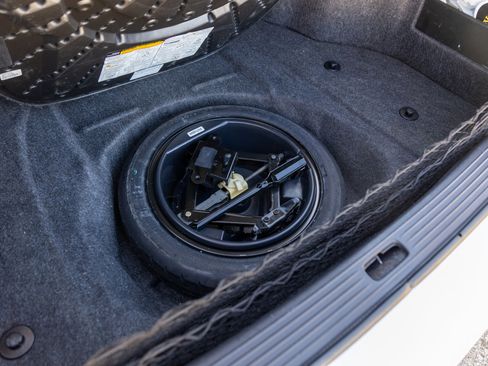 Used 2000 Cadillac De Ville DTS w/ Comfort/Convenience Pkg image 53