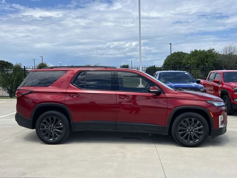 Used 2023 Chevrolet Traverse RS FWD image 3