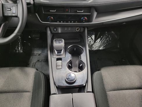 Used 2025 Nissan Rogue SV image 17