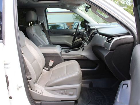 Used 2018 Chevrolet Suburban LT RWD image 32