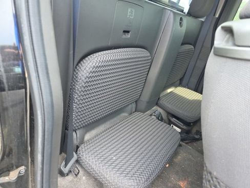 Used 2010 Nissan Frontier SE w/ SE Value Truck Pkg RWD image 11